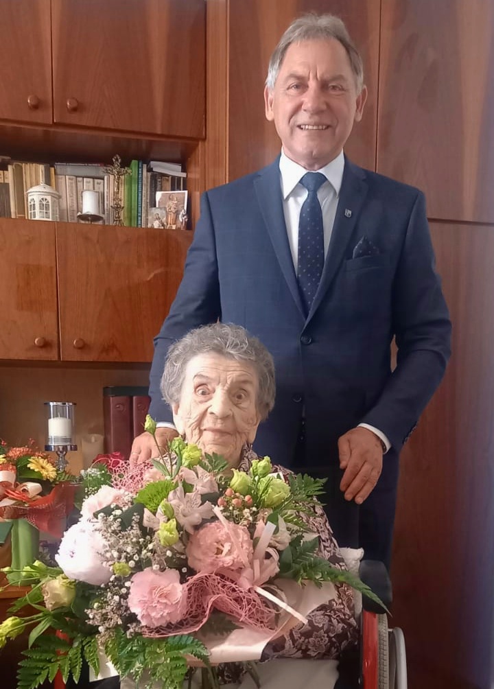 Na zdjęciu: Burmistrz Gminy i Miasta Czerwionka-Leszczyny Wiesław Janiszewski i Pani Anna Gawłowska