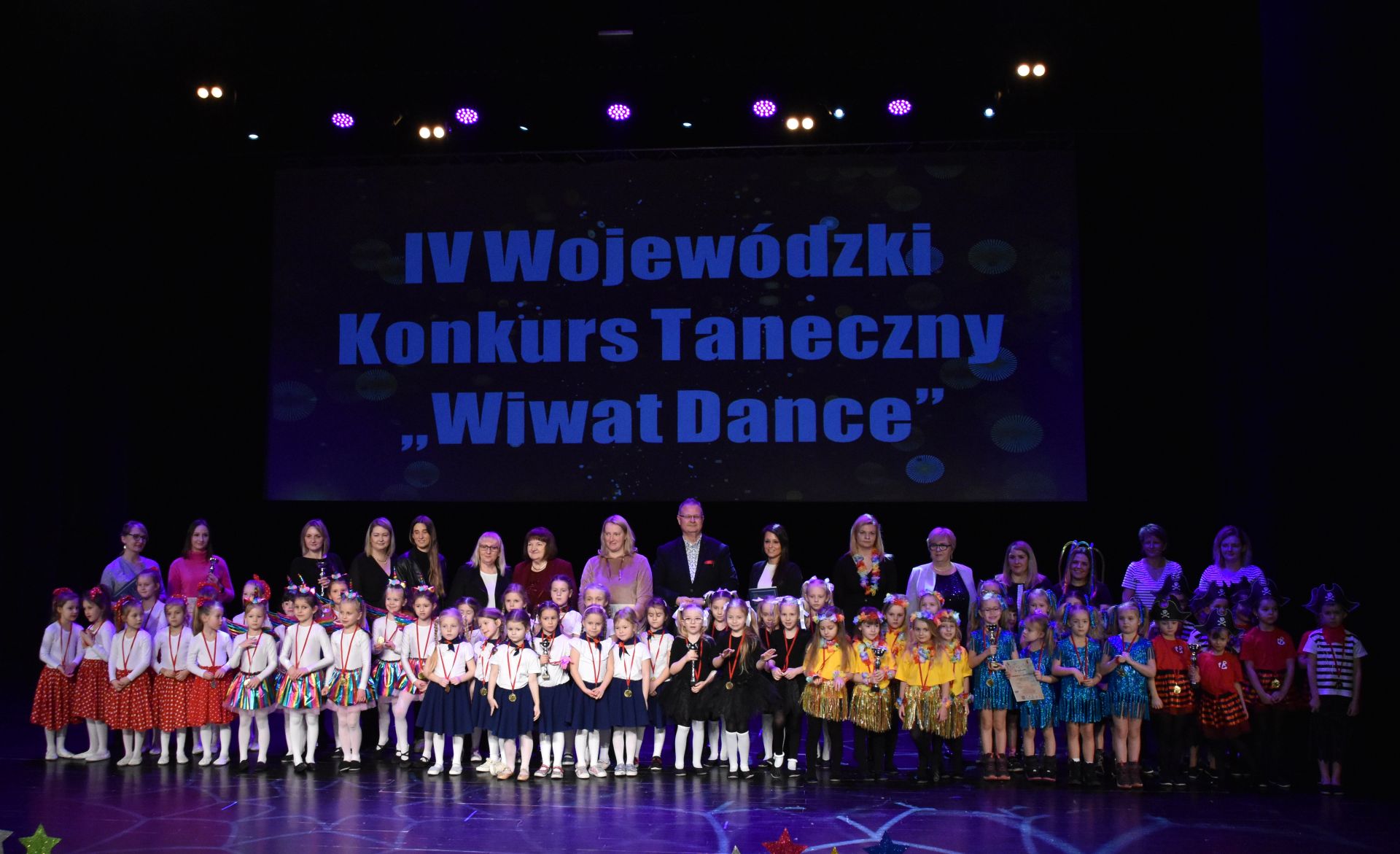 Uczestnicy konkursu "Wiwat dance"